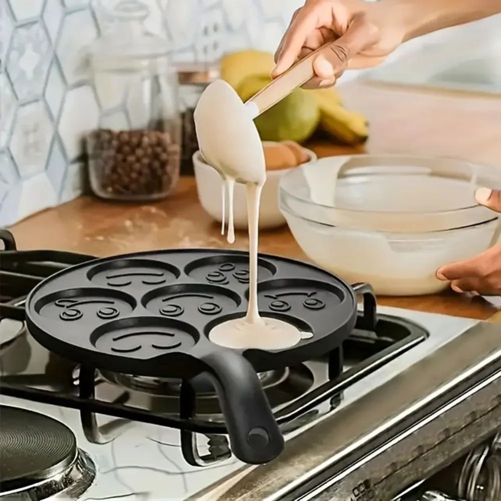 Felix | Fun Faces Mini Pancake Pan